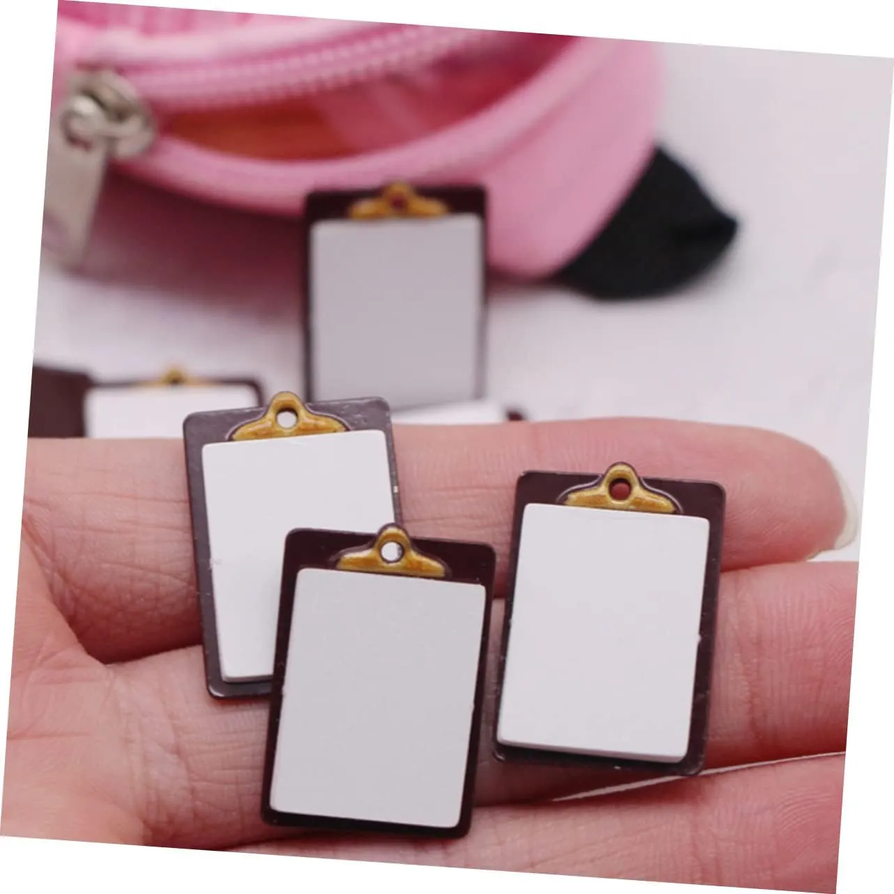 Clipboard Miniature Writing Board for Boys and Girls Doll House Decor Easy to Carry Decorate for Micro-Landscape Layout 4pcs*4 bottom drawback triumph arrow dictaphone BESPORTBLE 4sets Mini Paper 