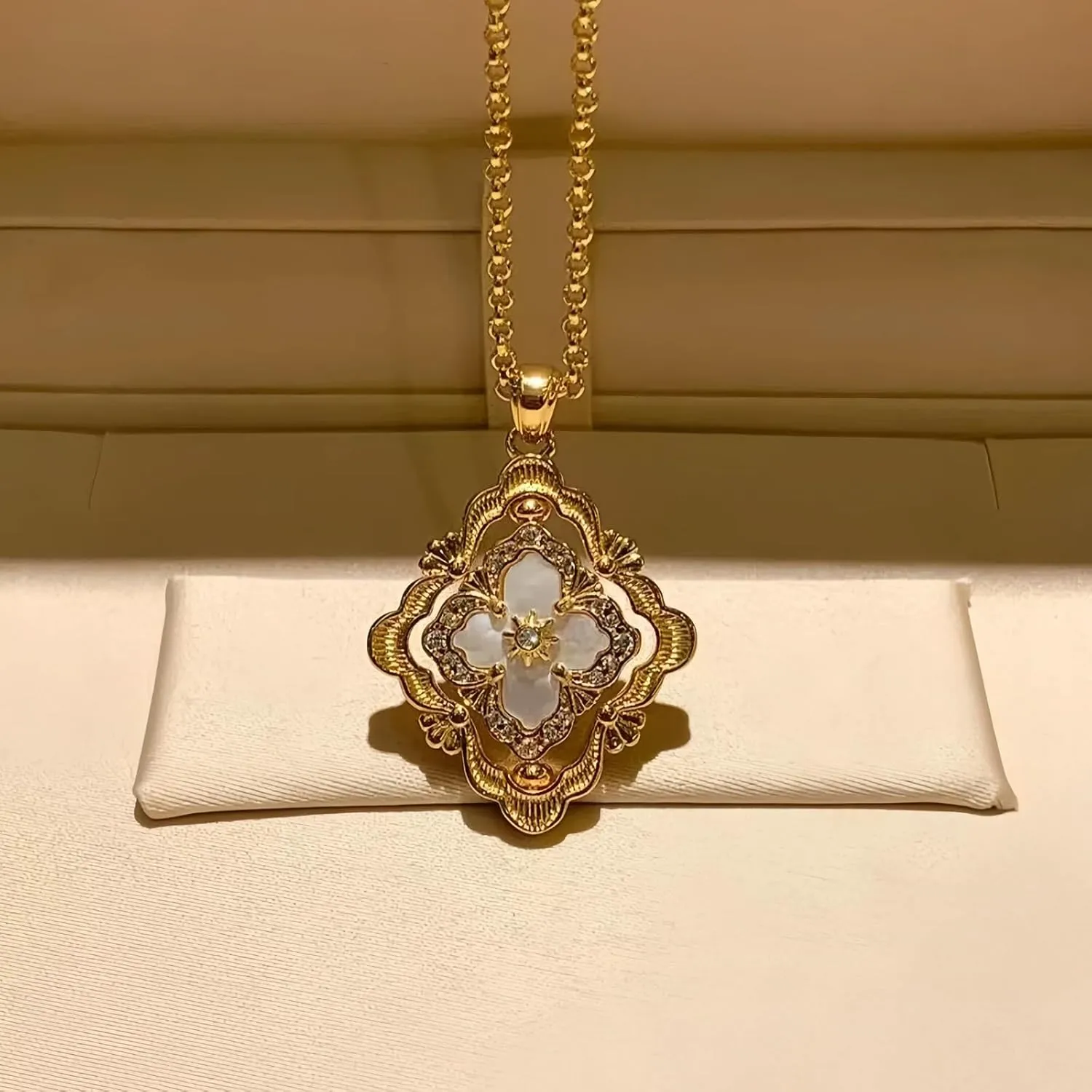 DRUMS Gold Clover Jewelry for Women, Double-Sided Pendant by 18K officious weird Gold-plated with Gemstone inlaid Shell Pearl Pendant Necklace,Bracelet,Earrings,Gold Jewelry Set for Women DISTANT 