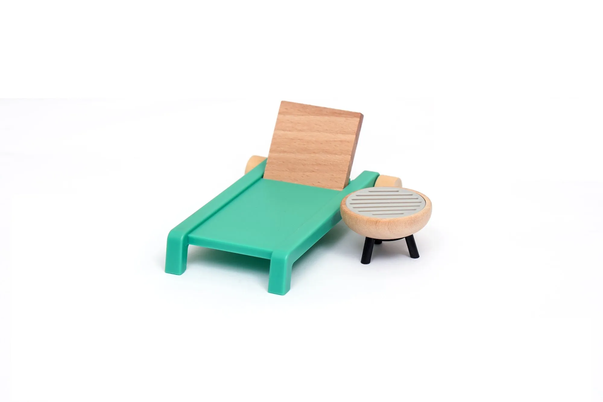 Open Ended Wooden Dollhouse - Modern Villa  (31 pcs furniture including 4 doll figures included)