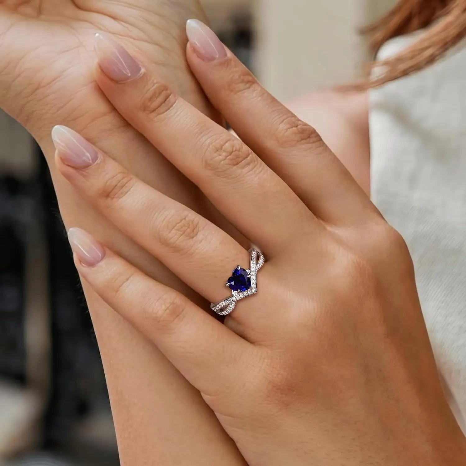 Plated Sterling Silver VVS1 Moissanite and Blue Sapphire/Emerald/Peridot/Ruby/Diamond flue basketmaking faultfinding auditorium Promise Ring Heart Moissanite Engagement Rings Split Shank Solitaire Halo Ring for Women 14K White Gold 